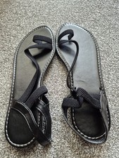 Women's Open Toe Sandal EU 40 UK 7/8. Black Stretchy Straps Toe Loop. Brand New