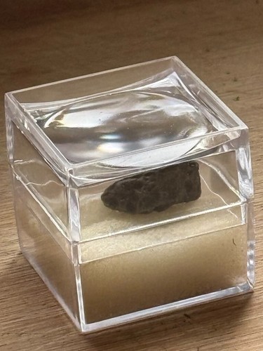 Genuine moon rock - genuine, 3.93g
