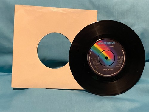 Single vinyl records - 45's,