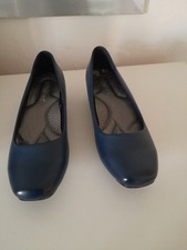 Boulevard ladies court shoes low block heel navy size