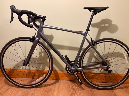 Giant contend road - giant,