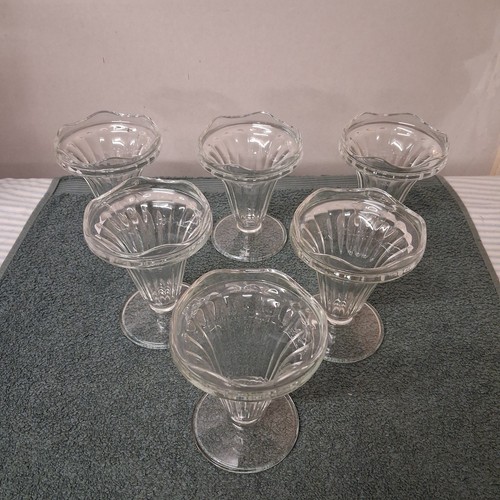 Vintage glass sundae - sundae, desert