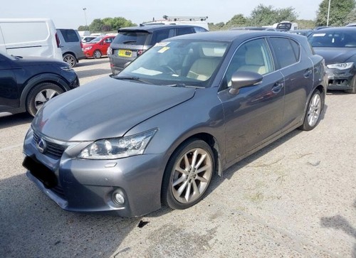 Lexus 200h petrol - 1.8,