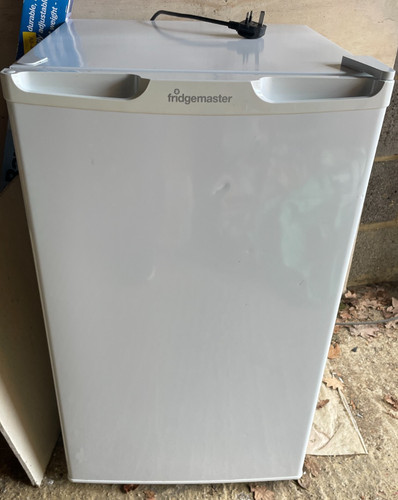 Fridgemaster white under - white,