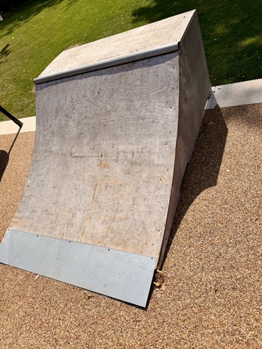 Skate ramps quarter pipe - sb,