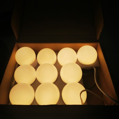 Hollywood make mirror light - up,