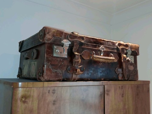 Antique leather travel case - antique,