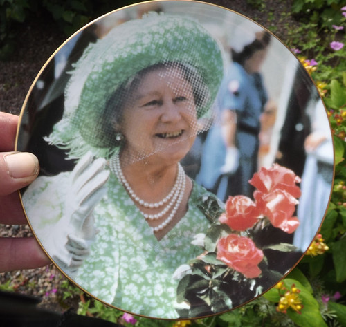 2002 queen mother memoriam - queen,