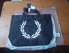 Fred Perry LARGE LAUREL PRINT