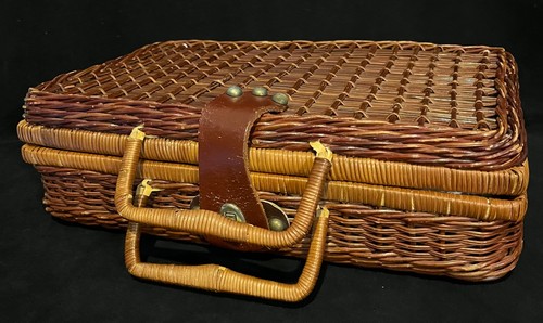 Vtg wicker picnic basket - vtg,