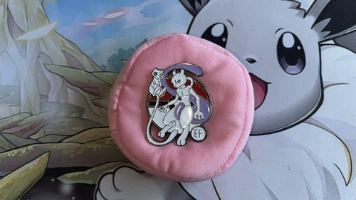 Mew mewtwo pin badge - mew,