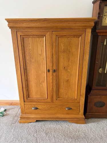 Solid oak cabinet immaculate - oak,