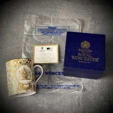 Royal Worcester - Queen Elizabeth II - Golden Jubilee Mug 1952-2002 - Limited