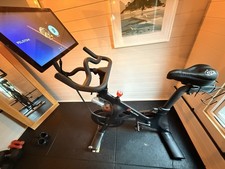 Peloton Bike Exercise Bike with Rotating Screen. Excellent Condition