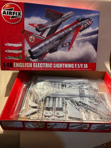 Airfix a09179 english electric - airfix,