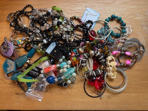 Bundle mixed age jewellery - of,