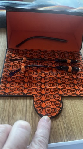 Red dead eyeglasses - dead,