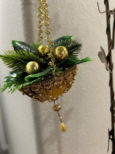 Vtg push pin beaded victorian - push,