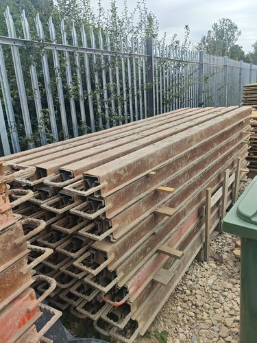 Concrete gravel boards and