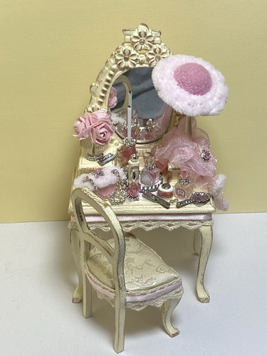 Dolls house 12 scale - 1/12,