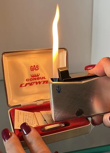 Consul crown gas lighter with - crown,