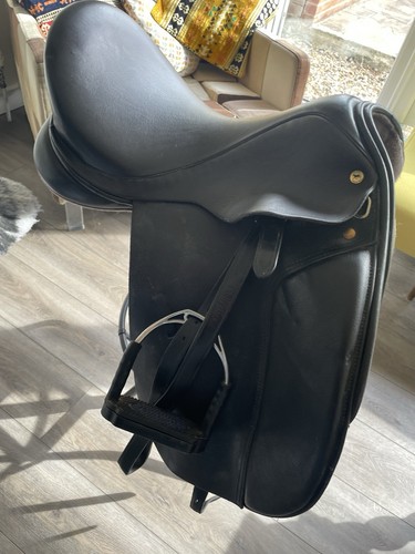 Black country saddle - black,