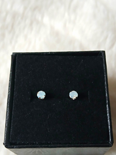 9ct white gold - gold, crystal