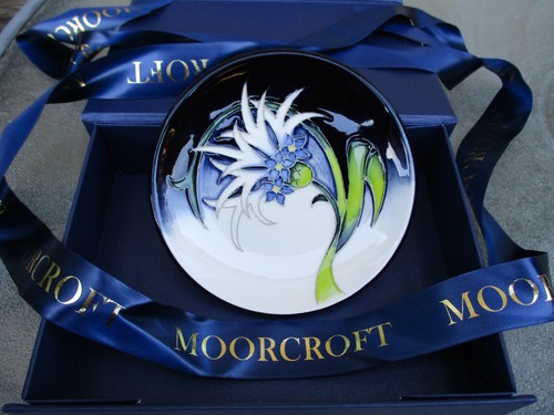 Moorcroft collectors club - ,