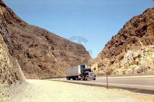 Peterbilt 359 semi truck - 359, 18
