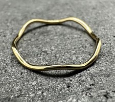 NEW 9ct Gold Wavy Stacking