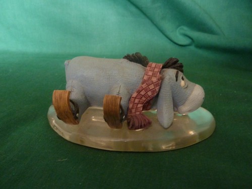 Disney simply pooh figurine - disney, "simply
