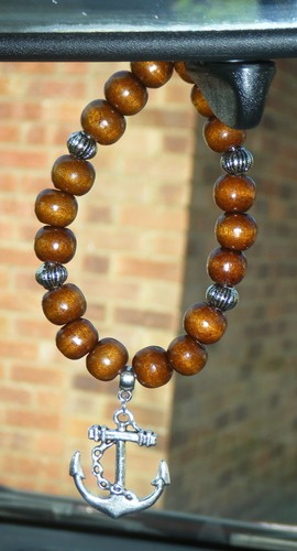 Anchor pendant car wood - &,