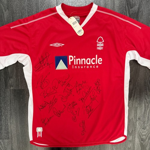 Bnwt signed nottingham forest - signed,