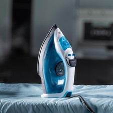 GEEPAS Steam Iron 1800W