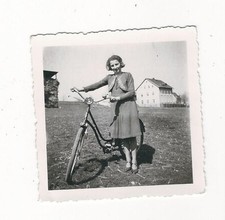 5/563 Photo Young Woman With