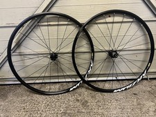 Mavic Aksium Wheelset 700c Centre lock Disc Brake 100/142mm Thru Axle