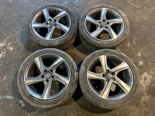 Volvo v40 2017 r17 - volvo,