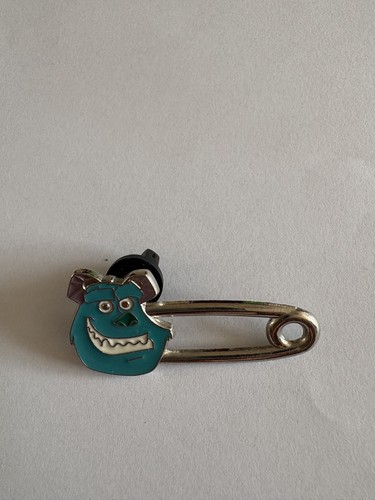 Disney pin badge - disney,
