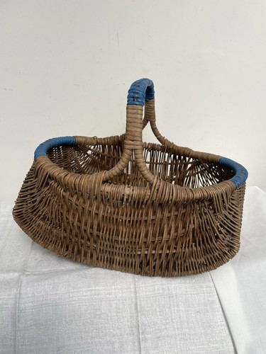 Vintage wicker shopping basket - shopping,
