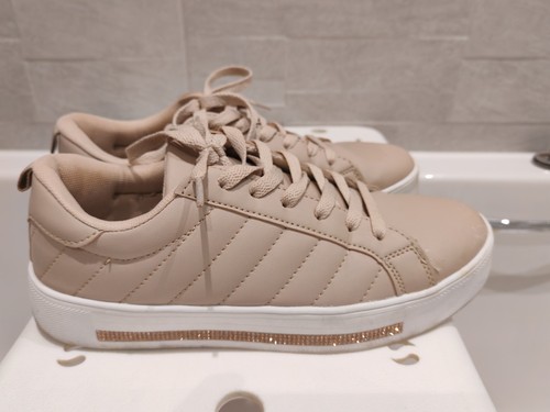 Pair ladies trainers shoes - 1,