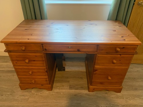 Solid pine pedestal - solid,