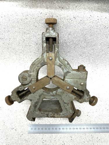 Fixed lathe steady for - steady,