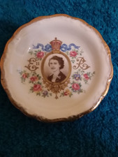 4 Beautiful Vintage Queen Elizabeth II 1953 coronation china plates/dishes.