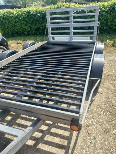 Vehicle transporter trailer - vehicle,