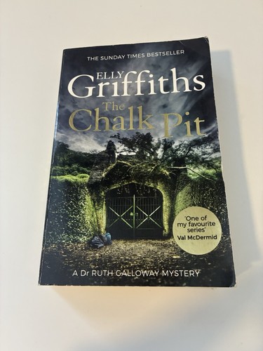 Elly griffiths build - elly,