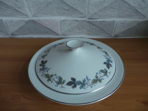 Royal doulton burgundy set - royal,
