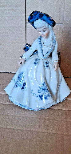 Porcelain figurines ladies - figurines,