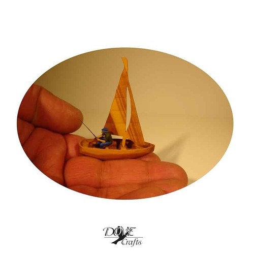 Minuscule boat sailing - minuscule,