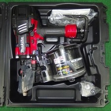 Makita AN936H 90mm High-Pressure Air Nailer with Air Duster, Red