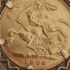 1904 Half Sovereign –22ct   Fine – Set in 9ct Gold Mount  ds mark 7.6 g 